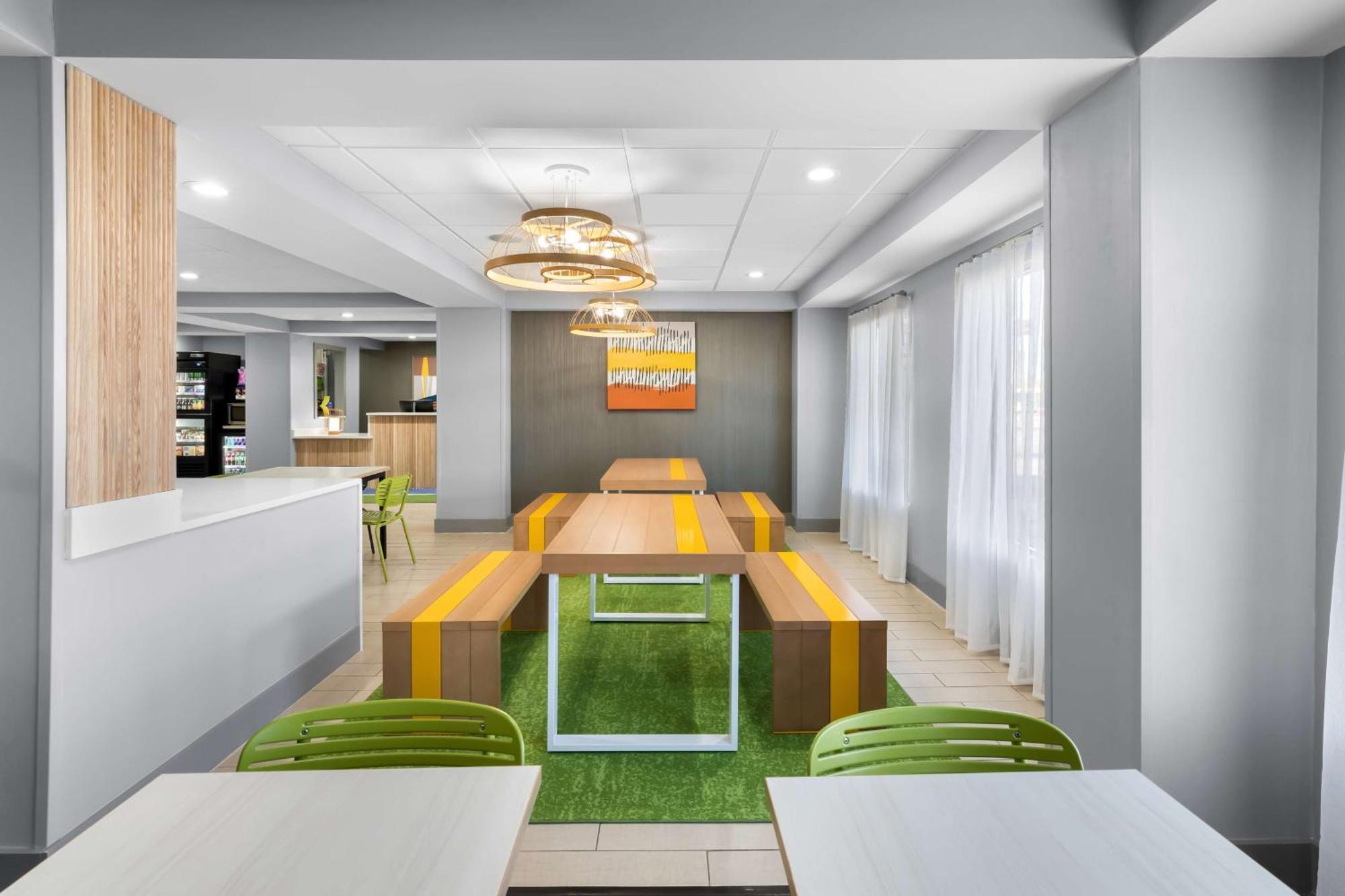 Spark By Hilton Calhoun Bagian luar foto
