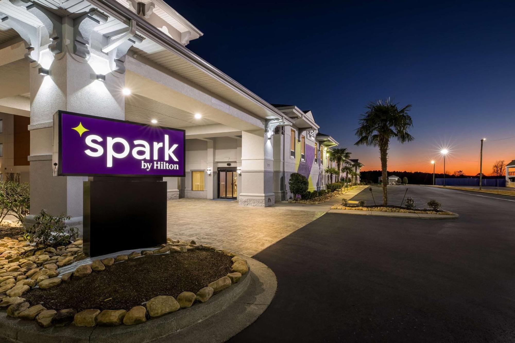 Spark By Hilton Calhoun Bagian luar foto
